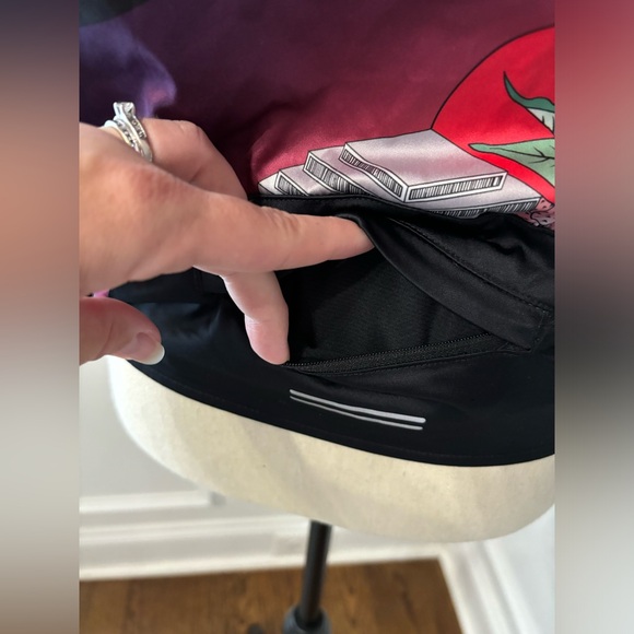 RARE NIKE REVERSIBLE JAPANESE GRAPHIC RUNNING BOMBER JACKET CJ4976-010 WOMEN S - Picture 6 of 14